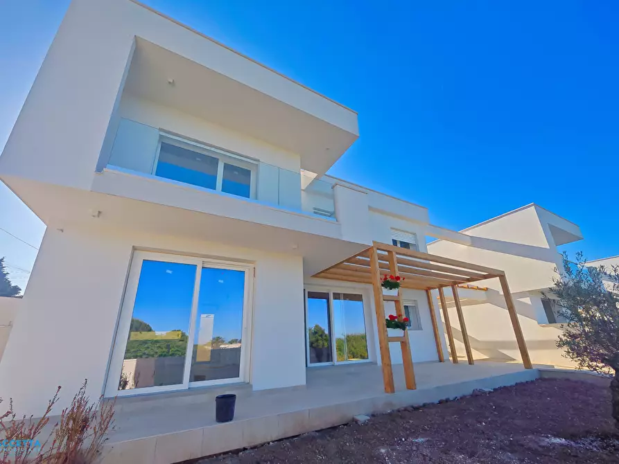 Immagine 2 di Villa in vendita  in Via Azalee a Taranto