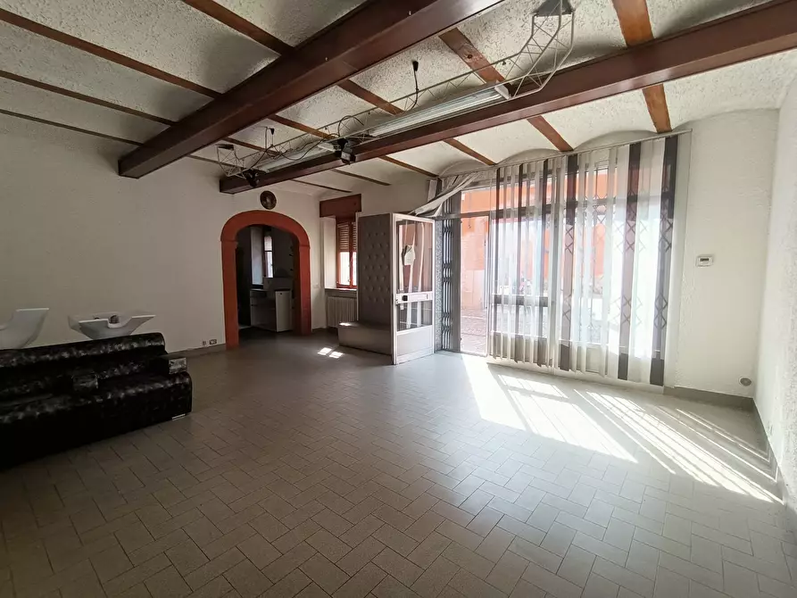 Immagine 1 di Locale commerciale in vendita  in Via Giovanni Capra a Pontenure