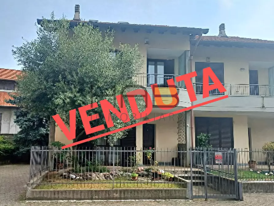 Immagine 1 di Casa semindipendente in vendita  a Busto Arsizio