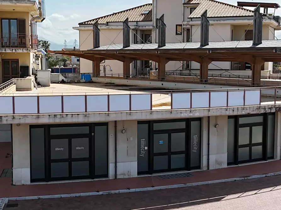 Immagine 5 di Locale commerciale in vendita  in località corno d'oro a Eboli