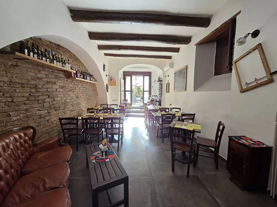 Immagine 8 di Attività commerciale in vendita  in Vicolo Piantanova 3 a Salerno