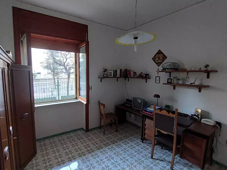 Immagine 18 di Pentalocale in vendita  in Via Medaglie D'Oro 388 a Salerno