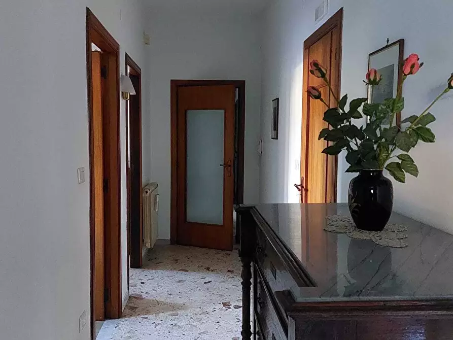 Immagine 23 di Pentalocale in vendita  in Via Medaglie D'Oro 388 a Salerno