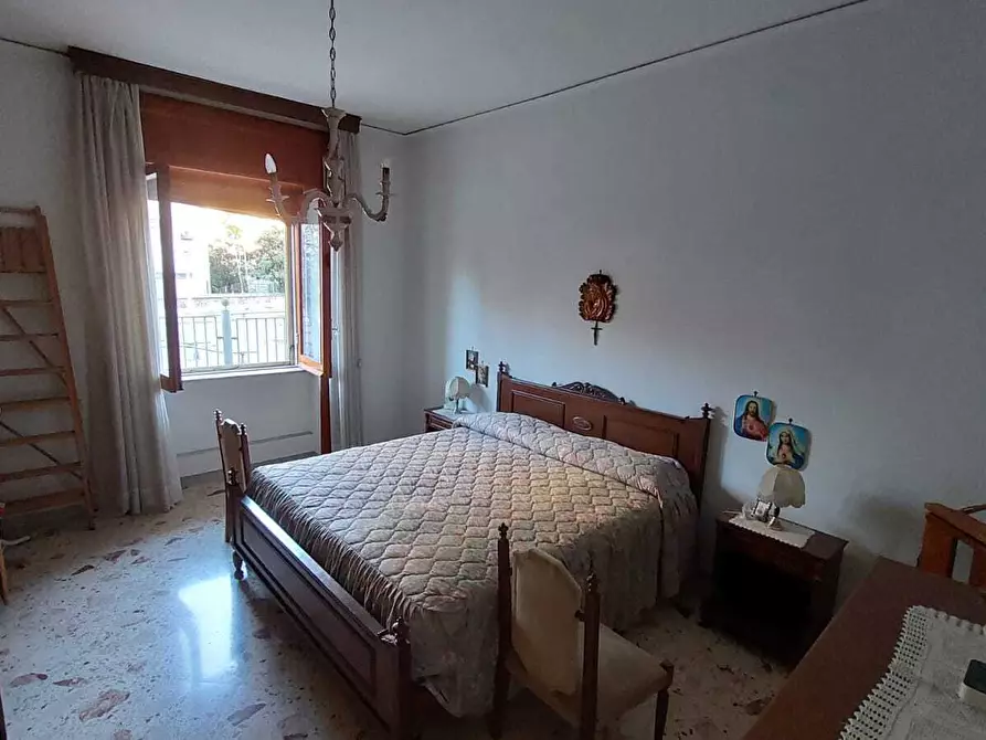 Immagine 16 di Pentalocale in vendita  in Via Medaglie D'Oro 388 a Salerno