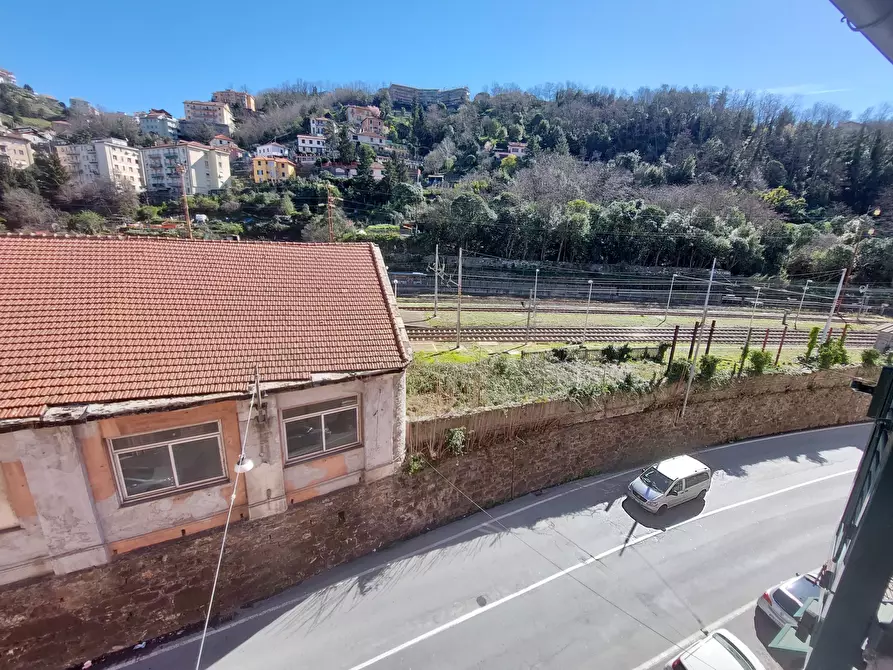 Immagine 10 di Bilocale in vendita  a Genova