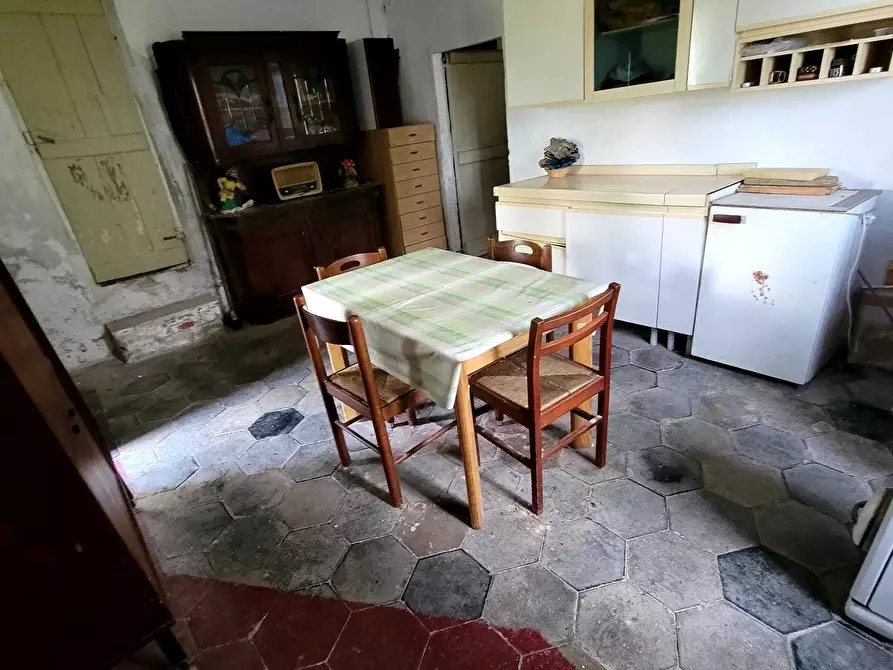 Immagine 54 di Pentalocale in vendita  in Via Campi 7 a Serra Riccò