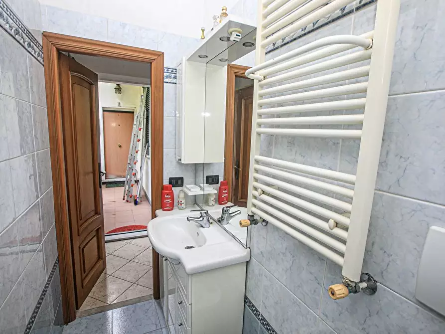 Immagine 35 di Bilocale in vendita  in Salita Castrofino a Genova