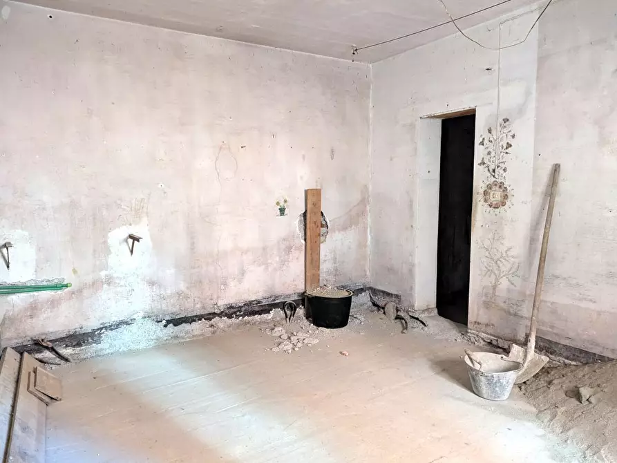 Immagine 31 di Bilocale in vendita  in Via Vittorio Veneto a Busalla