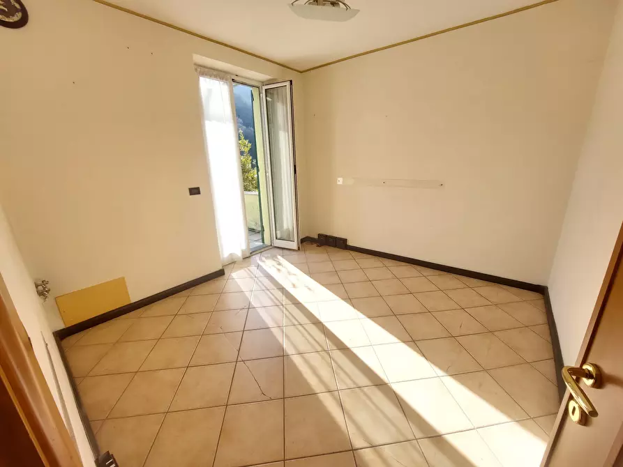 Immagine 8 di Ufficio in affitto  a Campomorone