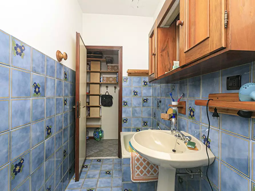 Immagine 29 di Quadrilocale in vendita  in Via Ennio Del Monte 5 a Campomorone