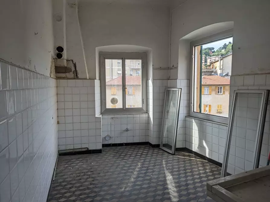 Immagine 9 di Bilocale in vendita  in Via Beata Chiara 18 a Genova
