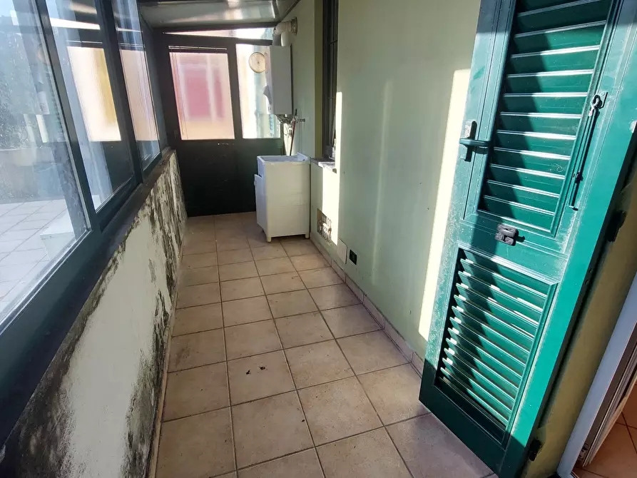 Immagine 14 di Ufficio in affitto  a Campomorone