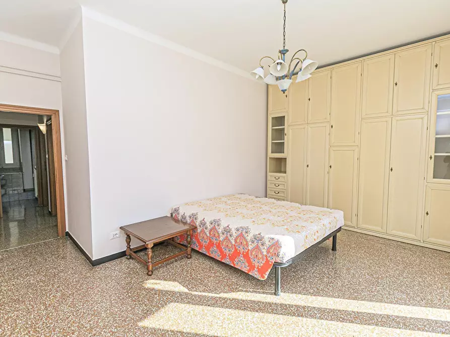 Immagine 31 di Pentalocale in vendita  in Via delle Acacie 10 a Genova