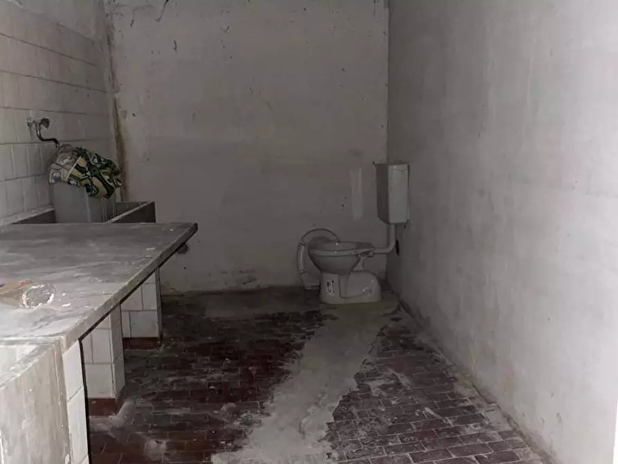 Immagine 11 di Locale commerciale in vendita  a Monte Argentario