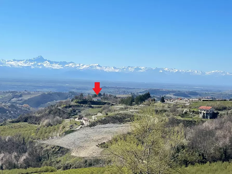 Immagine 1 di Casa indipendente in vendita  in Località Coste Baraccone 5 a Serravalle Langhe