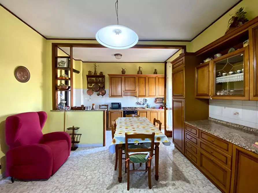 Immagine 4 di Villa in vendita  in via bricco broncio a Serravalle Langhe