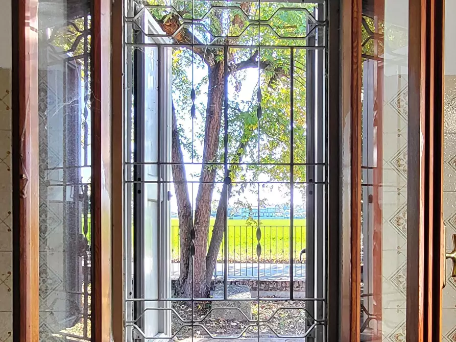 Immagine 19 di Villa in vendita  in Strada Cornazzano 3 a Sissa Trecasali