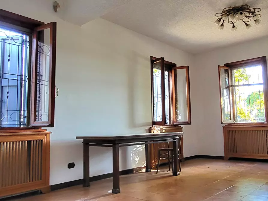 Immagine 16 di Villa in vendita  in Strada Cornazzano 3 a Sissa Trecasali