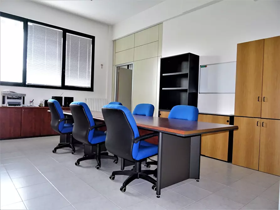 Immagine 3 di Ufficio in vendita  a Senigallia