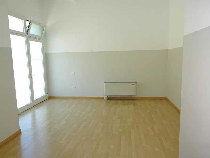 Immagine 2 di Ufficio in vendita  a Senigallia