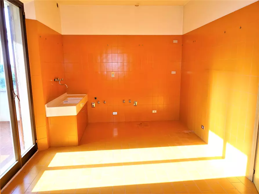 Immagine 17 di Villa in vendita  a Montemarciano