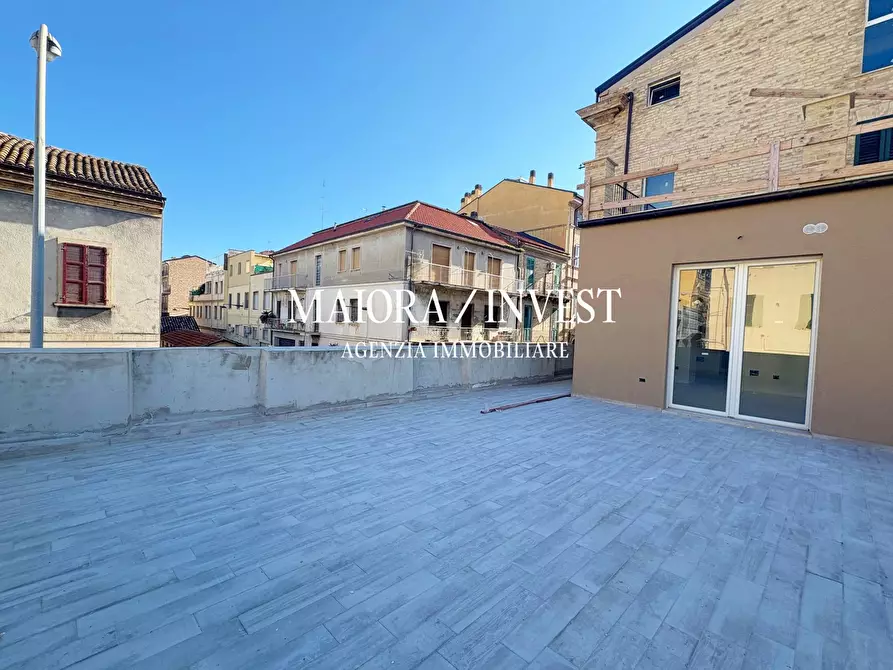 Immagine 8 di Trilocale in vendita  in Corso Giuseppe Mazzini 90 a San Benedetto Del Tronto
