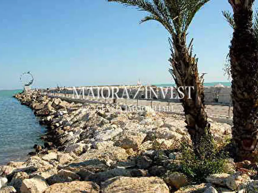 Immagine 1 di Locale commerciale in vendita  in Lungomare a San Benedetto Del Tronto