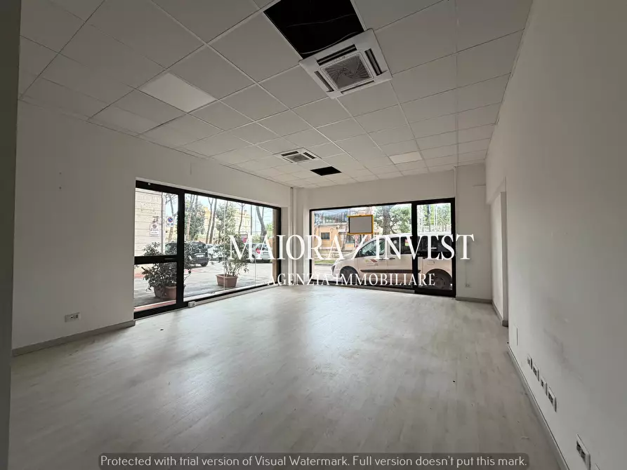 Immagine 7 di Locale commerciale in vendita  in Via Francesco Crucioli a Grottammare