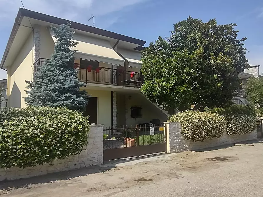 Immagine 1 di Casa bifamiliare in vendita  in Via Martiri di Belfiore 19 a Rovigo