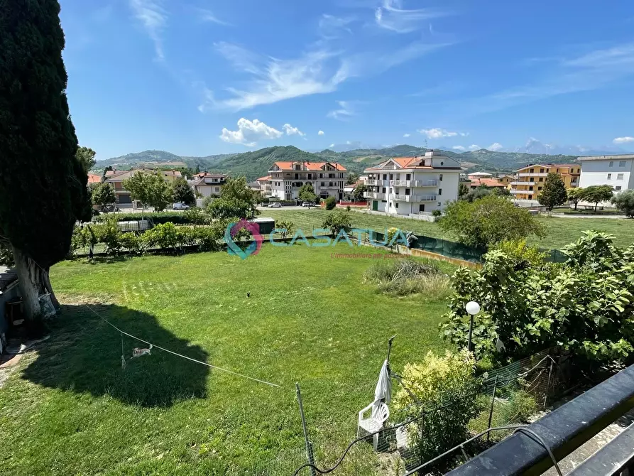 Immagine 38 di Villa in vendita  a Castellalto