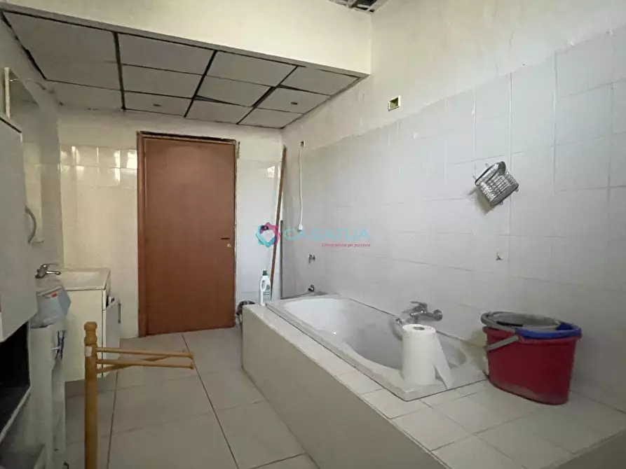 Immagine 25 di Locale commerciale in vendita  a Pineto