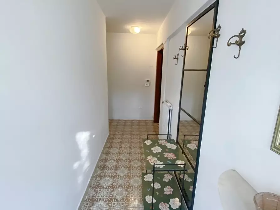 Immagine 8 di Casa trifamiliare in vendita  in Strada Statale 1 189 a Castelnuovo Magra