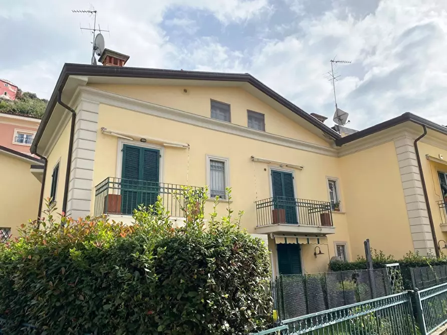 Immagine 1 di Porzione di casa in vendita  in Piazza Bastione 73 a Massa