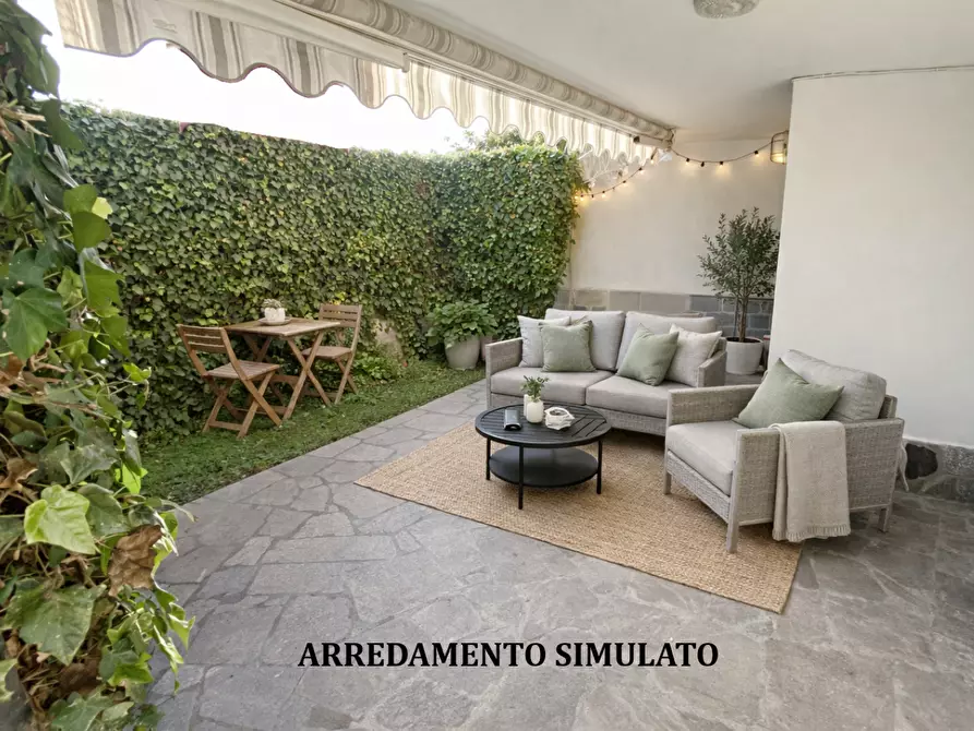 Immagine 2 di Casa trifamiliare in vendita  in Strada Statale 1 189 a Castelnuovo Magra