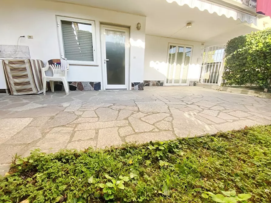 Immagine 7 di Casa trifamiliare in vendita  in Strada Statale 1 189 a Castelnuovo Magra