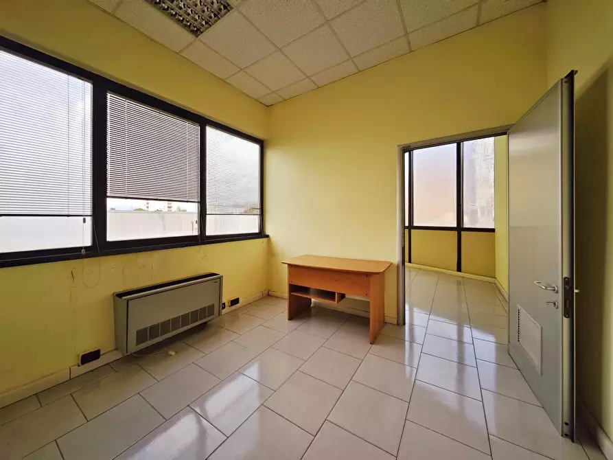 Immagine 26 di Ufficio in vendita  in Via Brigata Partigiana Ugo Muccini 92 a Sarzana