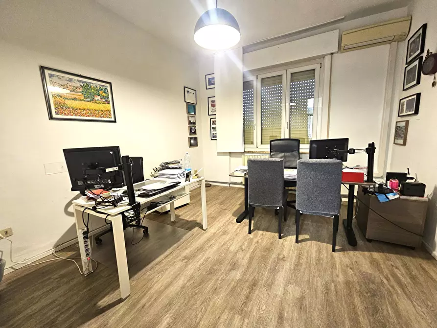 Immagine 4 di Pentalocale in vendita  a Sarzana