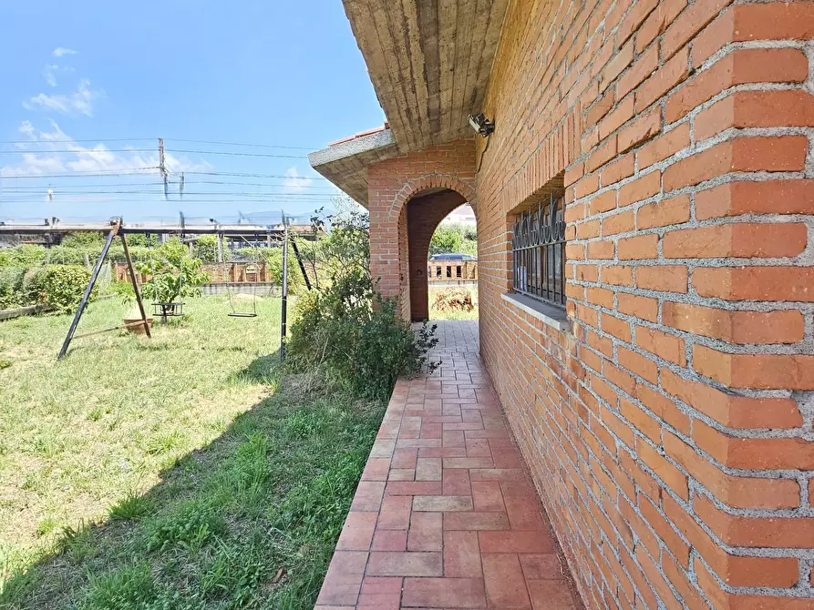 Immagine 10 di Villa in vendita  in Via Dogana 10 a Ortonovo