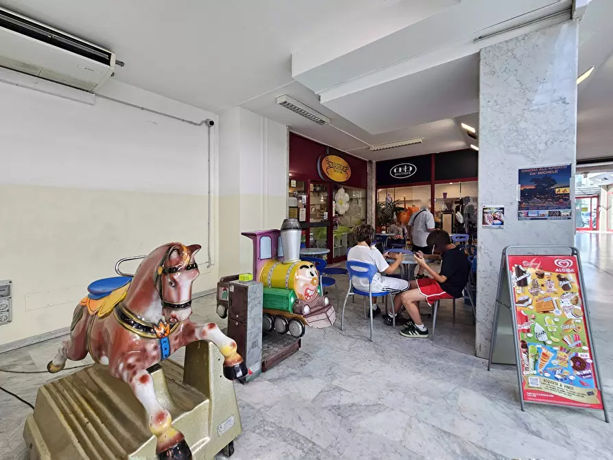 Immagine 15 di Bar / Ristorante in vendita  in Via Eugenio Montale 35 a Carrara