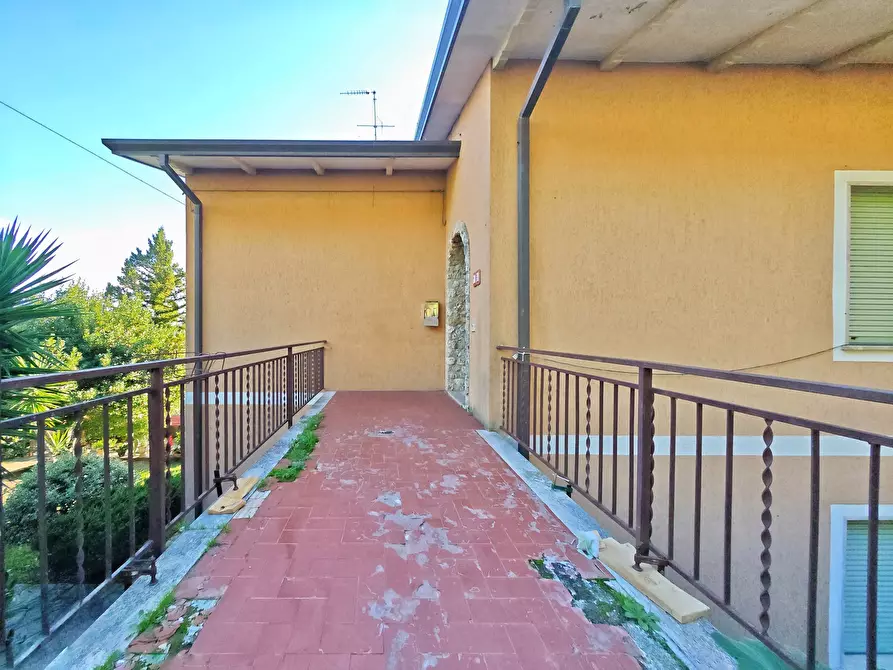 Immagine 10 di Porzione di casa in vendita  in SP23 683 a Castelnuovo Magra