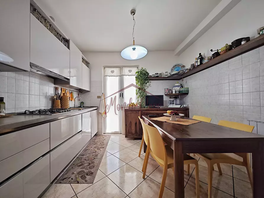 Immagine 2 di Porzione di casa in vendita  a Fosdinovo