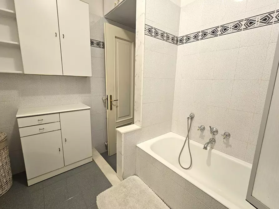 Immagine 20 di Quadrilocale in vendita  in Via Mazzini a Sarzana