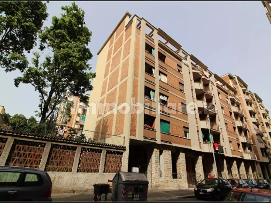Immagine 1 di Bilocale in vendita  in Via Lodi 9 a Torino