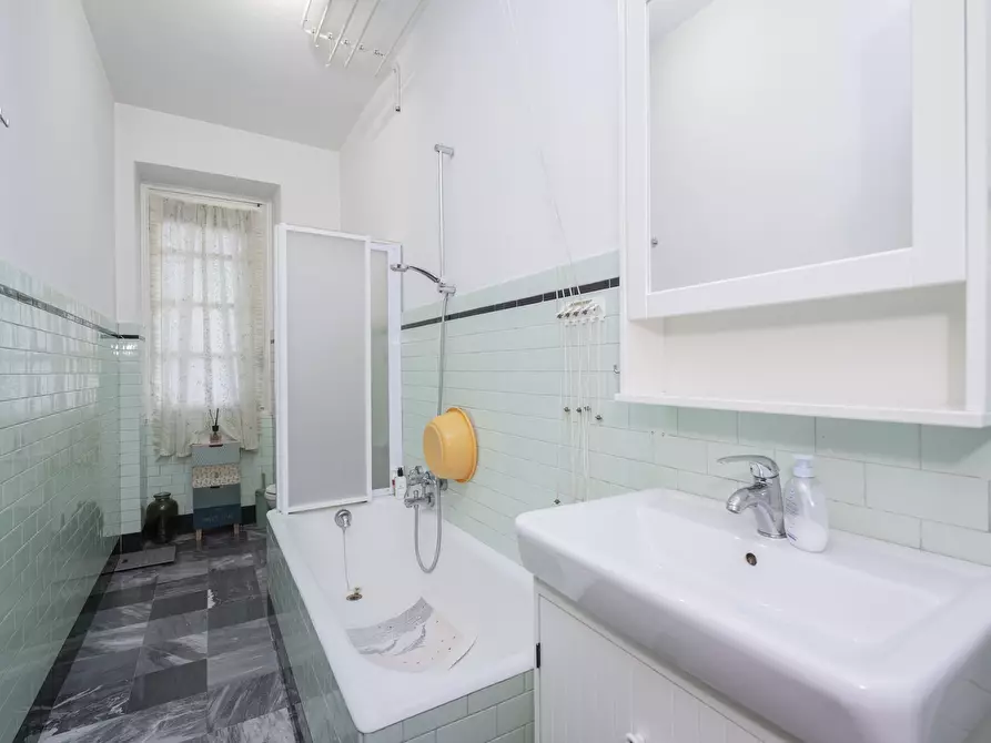 Immagine 22 di Trilocale in vendita  in Via Aosta 60 a Torino