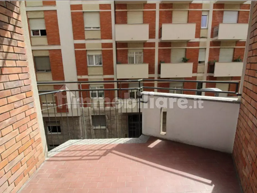 Immagine 13 di Bilocale in vendita  in Via Lodi 9 a Torino