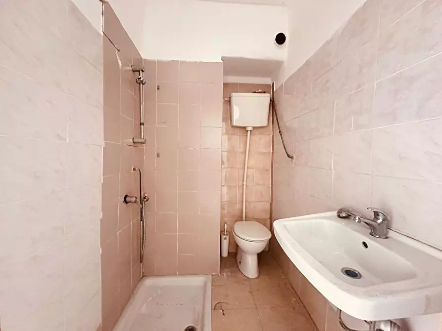 Immagine 26 di Bilocale in vendita  in Via San Donato 27 a Torino