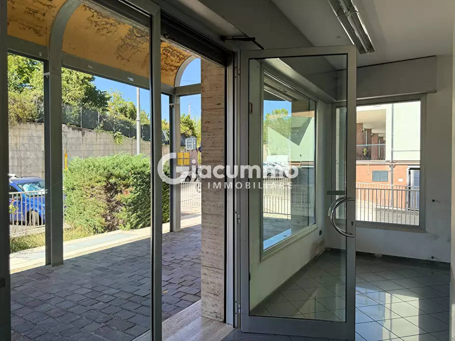 Immagine 17 di Locale commerciale in affitto  in Via Parigi 44-46 a Potenza