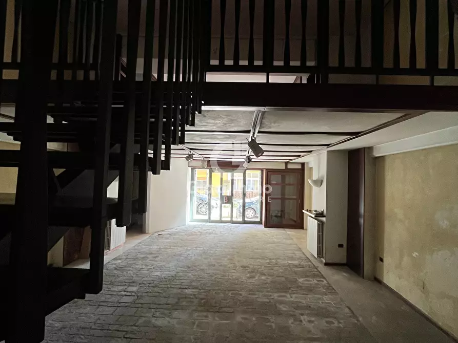 Immagine 8 di Locale commerciale in vendita  in Via Nicola Vaccaro 124 a Potenza