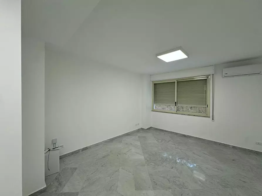 Immagine 15 di Ufficio in affitto  in Via Imperatore Federico a Palermo