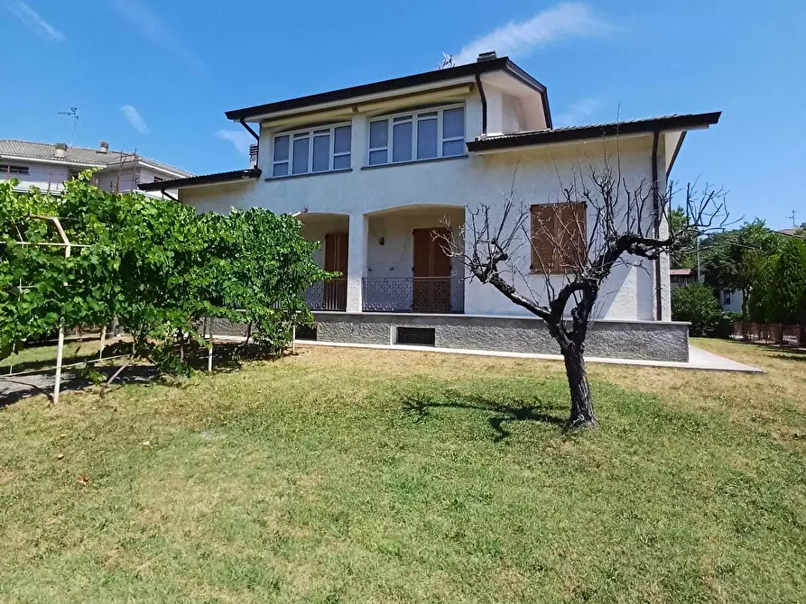 Immagine 1 di Casa bifamiliare in vendita  a Varano De' Melegari